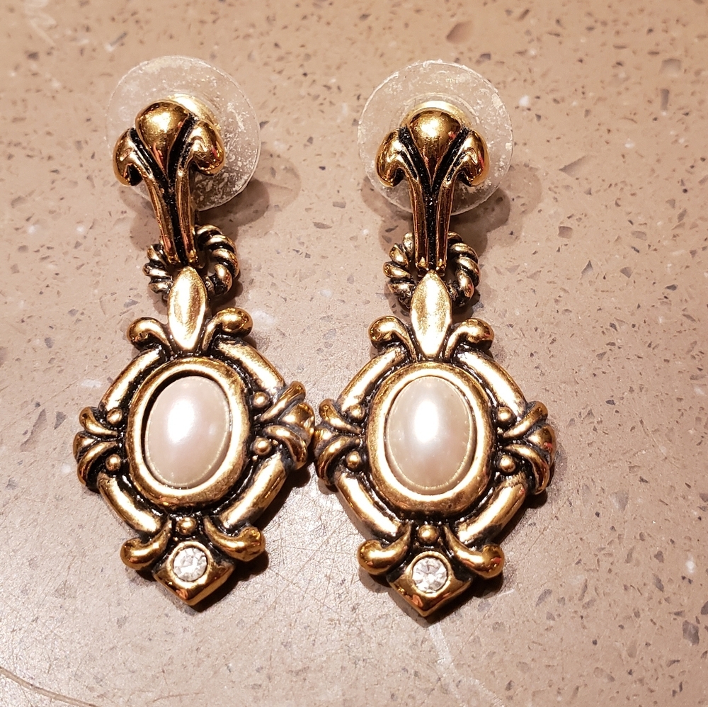 Goldtone & Pearl Earrings